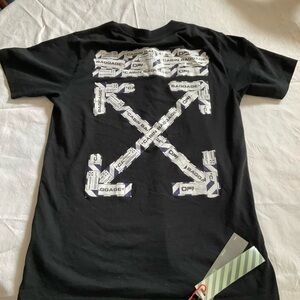 Off white black t shirt Size small with tags CABIN BAGGAGE
